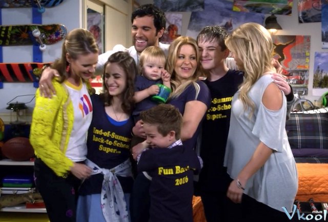 Xem Phim Gia Đình Fuller Phần 2 - Fuller House Season 2 - Vkool.TV - Ảnh 1